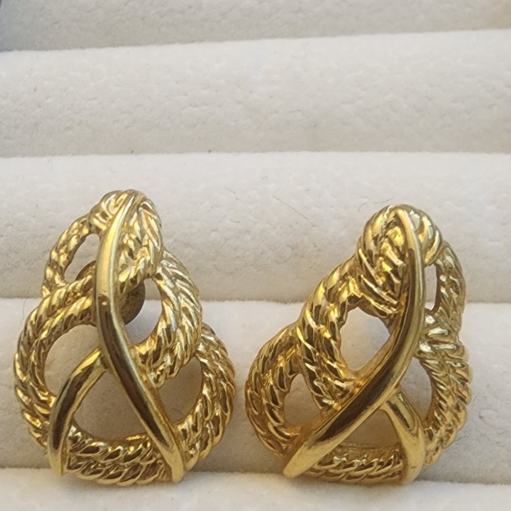Trifari Elegant‎ Gold Tone Knot Earrings
